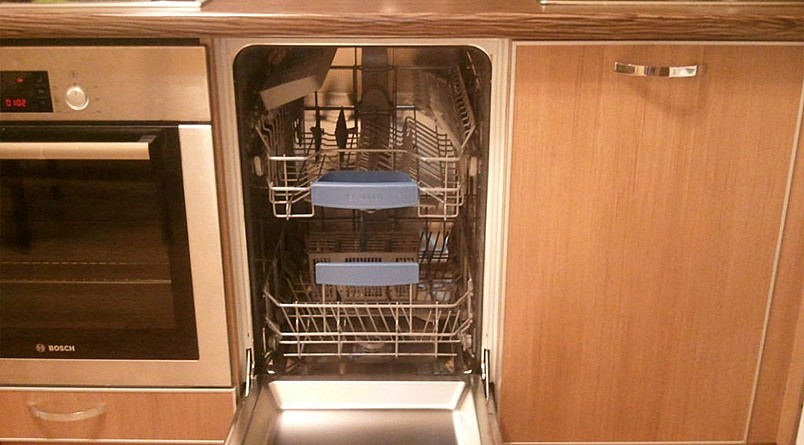 Узкая встраиваемая посудомоечная машина