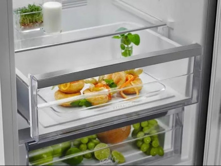 Холодильник ELECTROLUX LNC7ME32W2