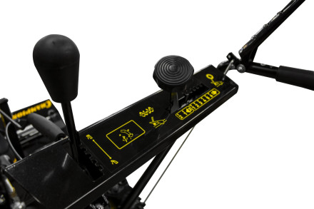 Снегоуборщик бензиновый CHAMPION ST655 Снегоуборщик бензиновый CHAMPION ST655