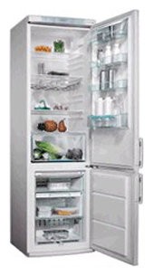 Холодильник Electrolux ENB 3599 X