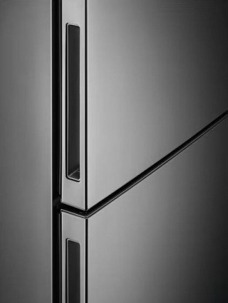Холодильник ELECTROLUX LNT7ME36X3