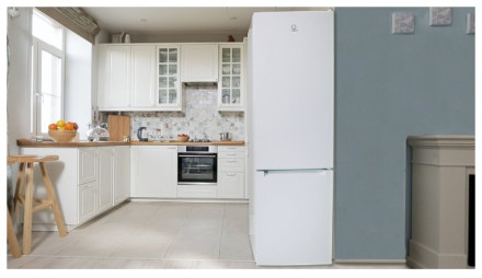 Холодильник Indesit ITF 020 W Холодильник Indesit ITF 020 W
