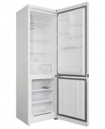 Холодильник Hotpoint-Ariston HTS 5200 W