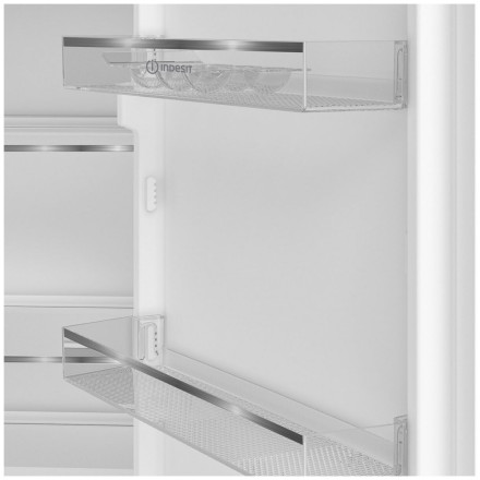 Встраиваемый холодильник Indesit IBD 18 Встраиваемый холодильник Indesit IBD 18