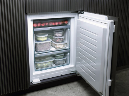 Встраиваемый холодильник Miele KFN 7714 F Встраиваемый холодильник Miele KFN 7714 F