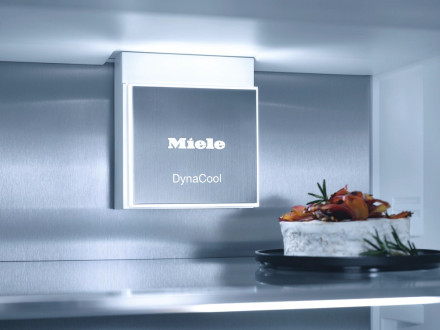 Встраиваемый холодильник Miele K 7777 C