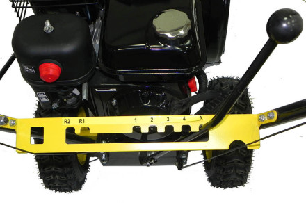 Снегоуборщик бензиновый Huter SGC 4100L Снегоуборщик бензиновый Huter SGC 4100L