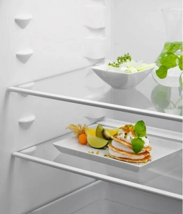 Холодильник ELECTROLUX ERD6DE18S4