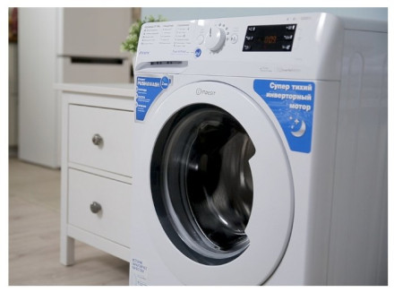 Стиральная машина Indesit BWE 81282 L B Стиральная машина Indesit BWE 81282 L B
