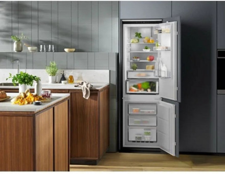 Холодильник ELECTROLUX ENC8MC19S Холодильник ELECTROLUX ENC8MC19S